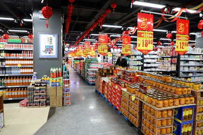 超市貨物供應量充足。玉樹州委宣傳部供圖